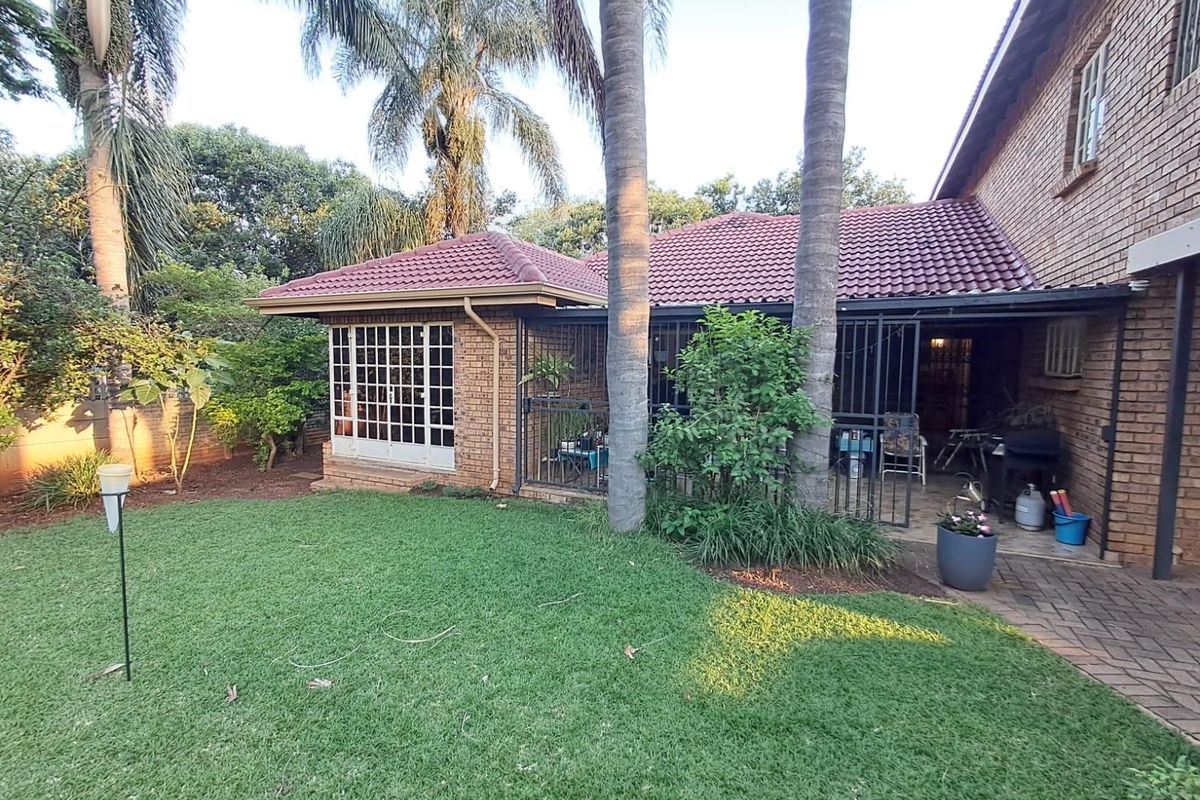 5 Bedroom House For Sale in Lyttelton Manor Centurion Gauteng - Photo 2