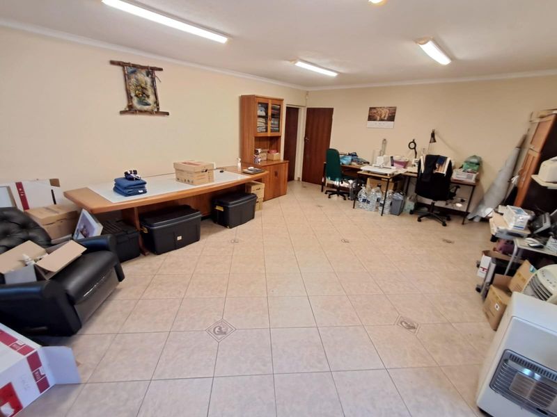 5 Bedroom House For Sale in Lyttelton Manor Centurion Gauteng - Photo 9