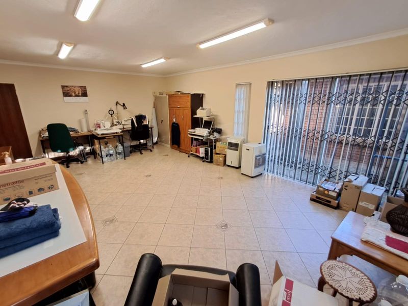 5 Bedroom House For Sale in Lyttelton Manor Centurion Gauteng - Photo 7