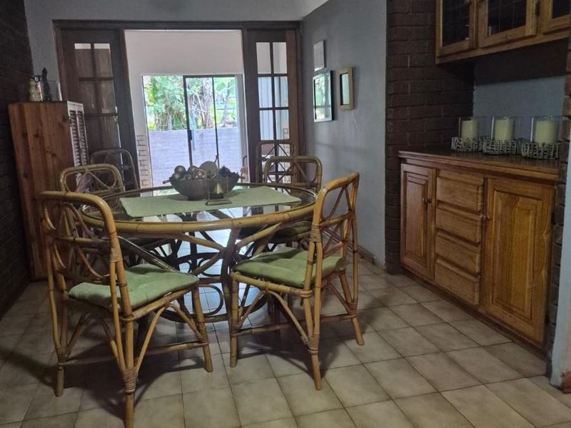 Family Home with Pool, Entertainment Area and Borehole - Louis Trichardt - Photo 9