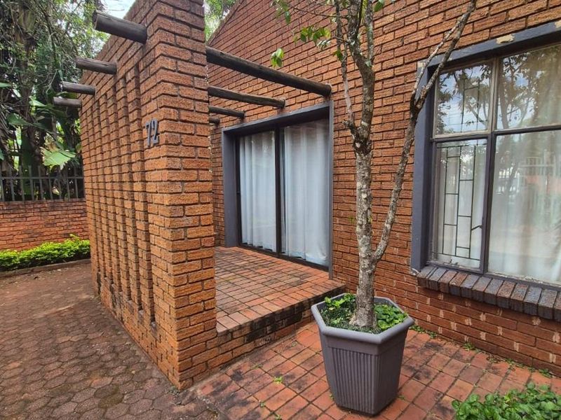 Family Home with Pool, Entertainment Area and Borehole - Louis Trichardt - Photo 6