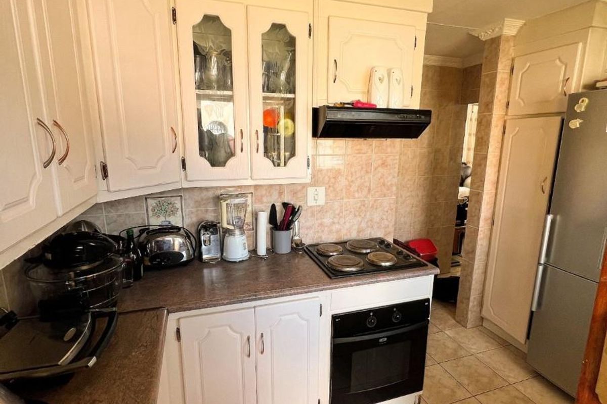 Modern 3-Bedroom Home for Sale in Morula View, Mabopane - Photo 4