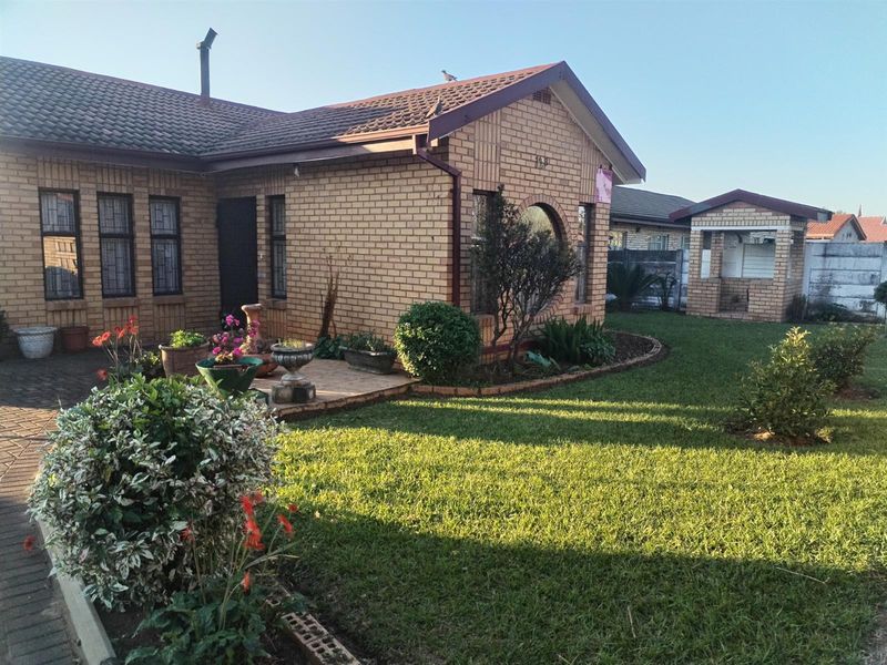 House For Sale in Lennoxton, Newcastle, KwaZulu Natal - Photo 1