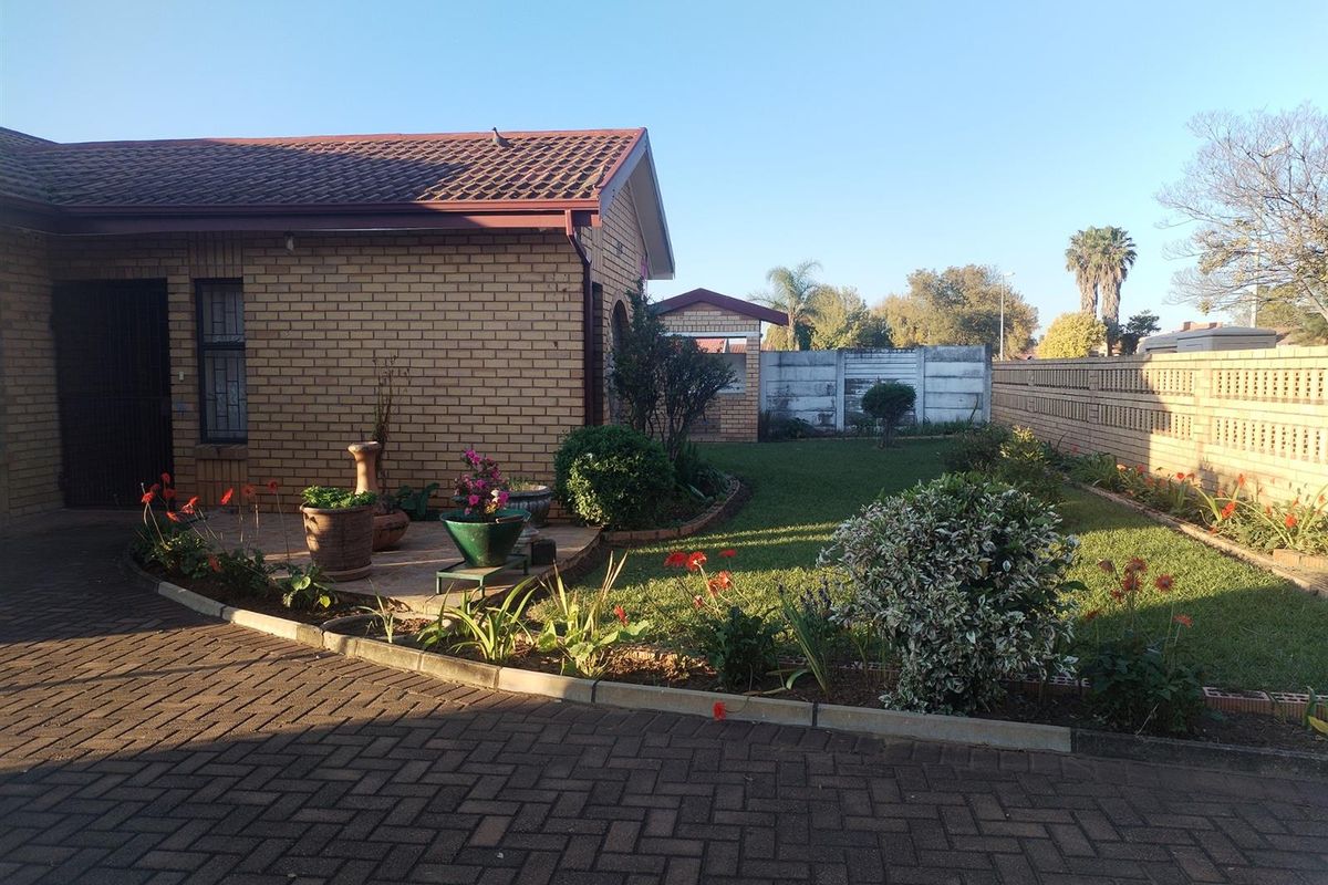 House For Sale in Lennoxton, Newcastle, KwaZulu Natal - Photo 3