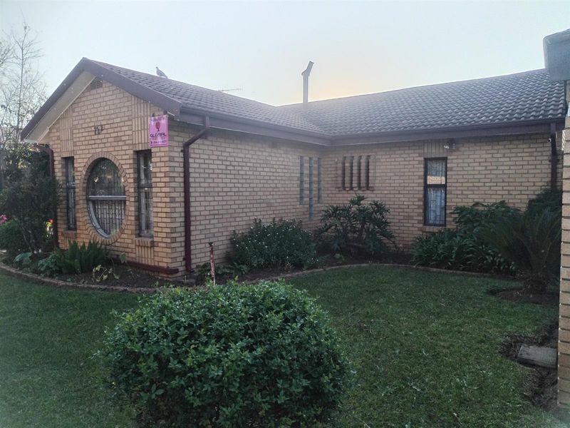 House For Sale in Lennoxton, Newcastle, KwaZulu Natal - Photo 5