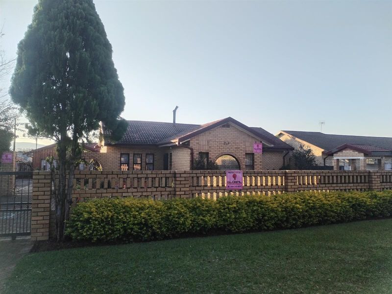 House For Sale in Lennoxton, Newcastle, KwaZulu Natal - Photo 2