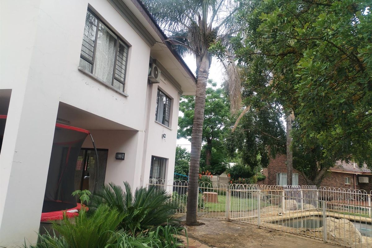 House For Sale in Lennoxton, Newcastle, KwaZulu Natal - Photo 2