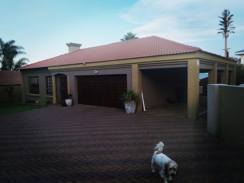 Complex For Sale in Reyno Ridge, Witbank - Photo 3