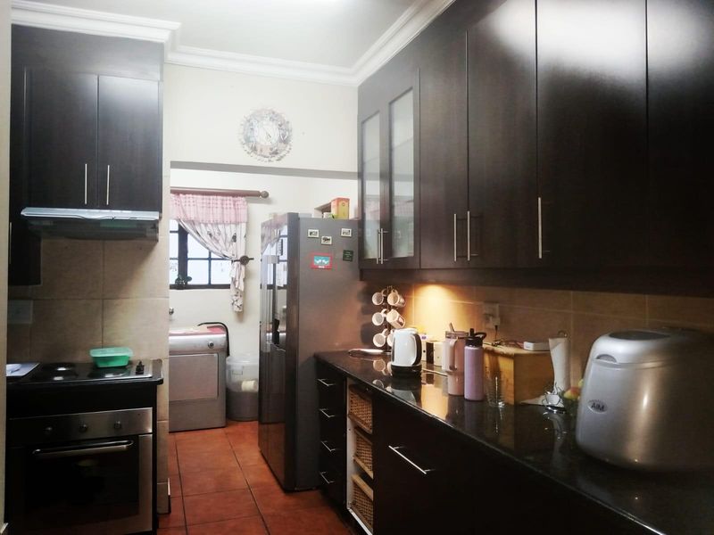 Complex For Sale in Reyno Ridge, Witbank - Photo 6