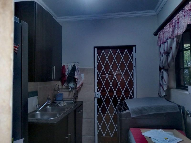 Complex For Sale in Reyno Ridge, Witbank - Photo 5