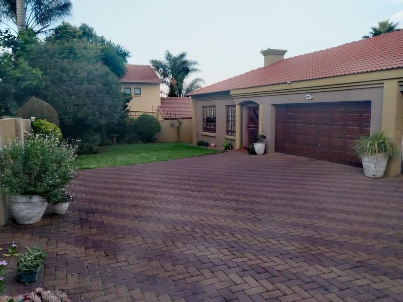 Complex For Sale in Reyno Ridge, Witbank - Photo 4