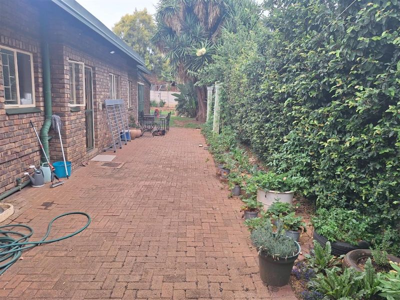 3 bedroom duet in Waverley for sale - Photo 4