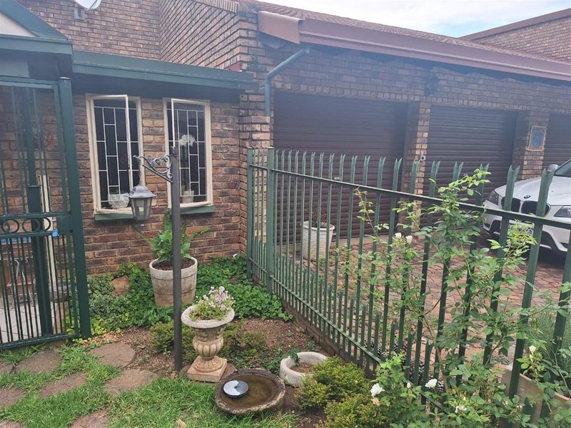 3 bedroom duet in Waverley for sale - Photo 2