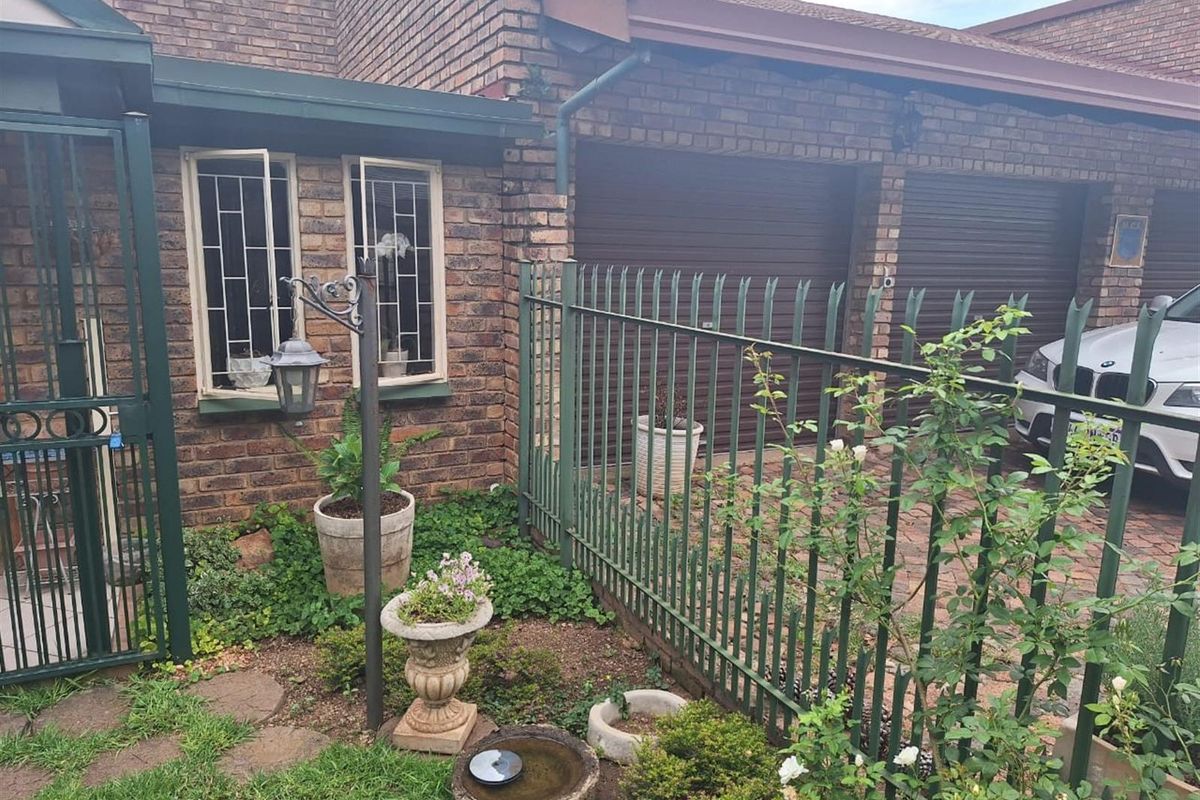 3 bedroom duet in Waverley for sale - Photo 2