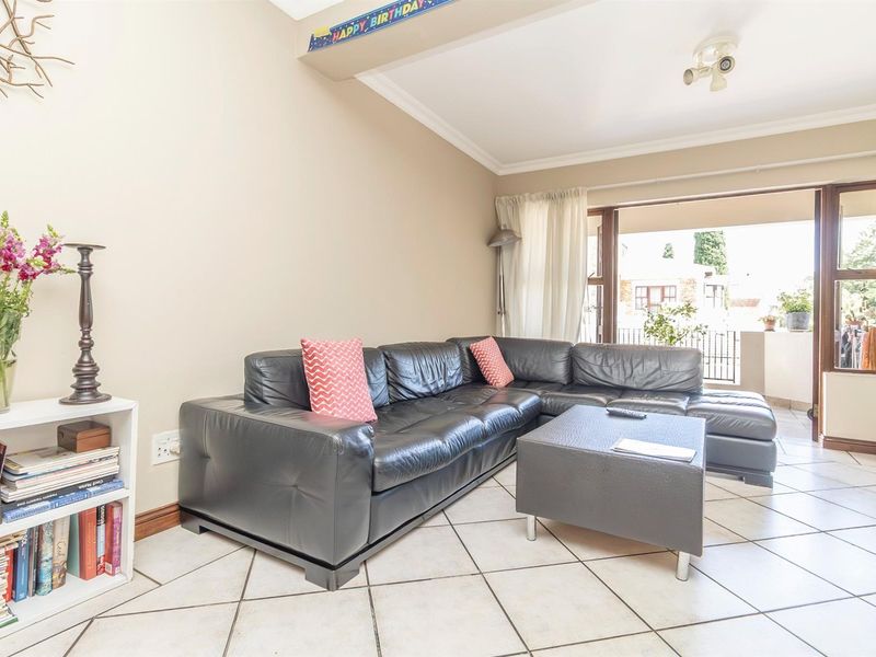 Spacious 2 Bed 2nd Floor Unit in Bantry Oval. - Photo 3
