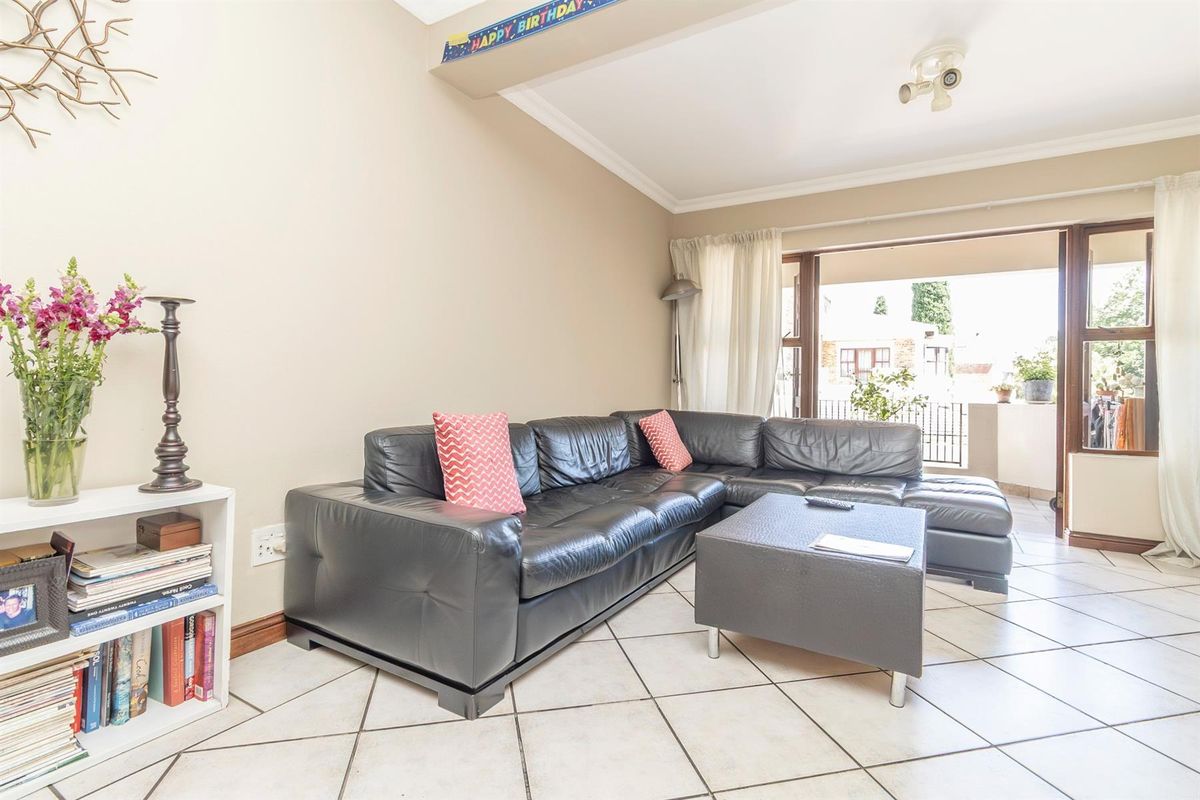 Spacious 2 Bed 2nd Floor Unit in Bantry Oval. - Photo 3