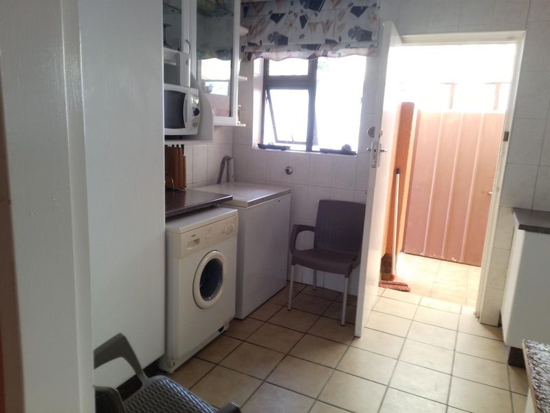 Stunning 3-Bed Family Home With A Massive Beautiful Yard in Blairgowrie. - Photo 10