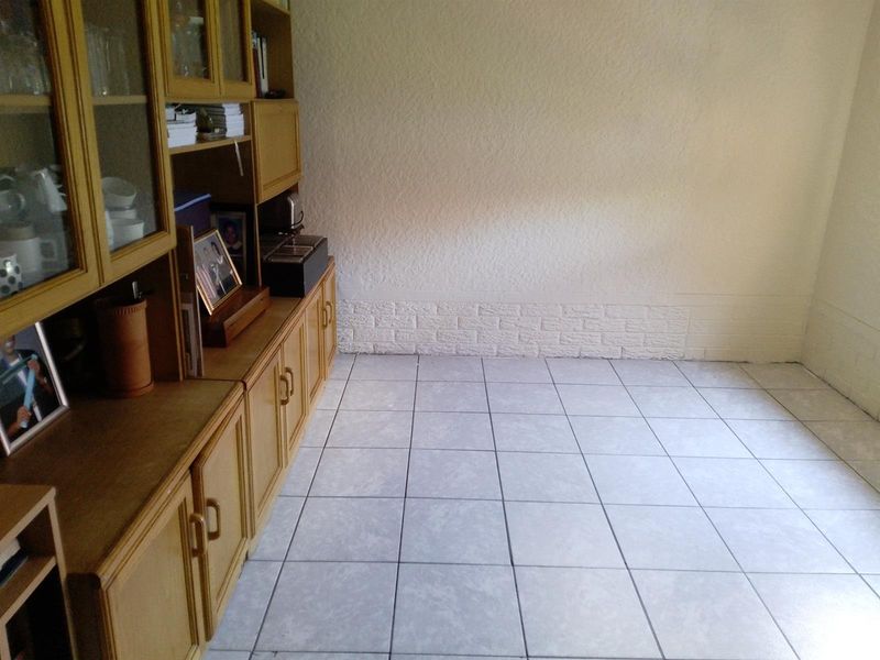 Stunning 3-Bed Family Home With A Massive Beautiful Yard in Blairgowrie. - Photo 8