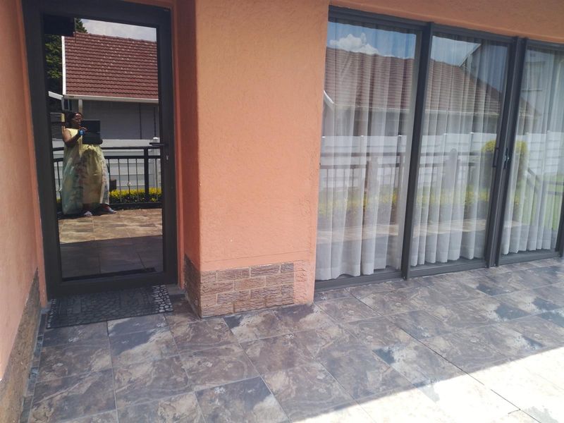 Stunning 3-Bed Family Home With A Massive Beautiful Yard in Blairgowrie. - Photo 2