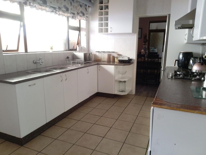 Stunning 3-Bed Family Home With A Massive Beautiful Yard in Blairgowrie. - Photo 4