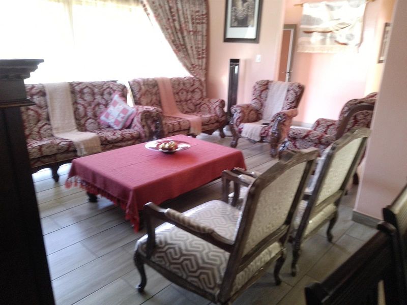 Stunning 3-Bed Family Home With A Massive Beautiful Yard in Blairgowrie. - Photo 6