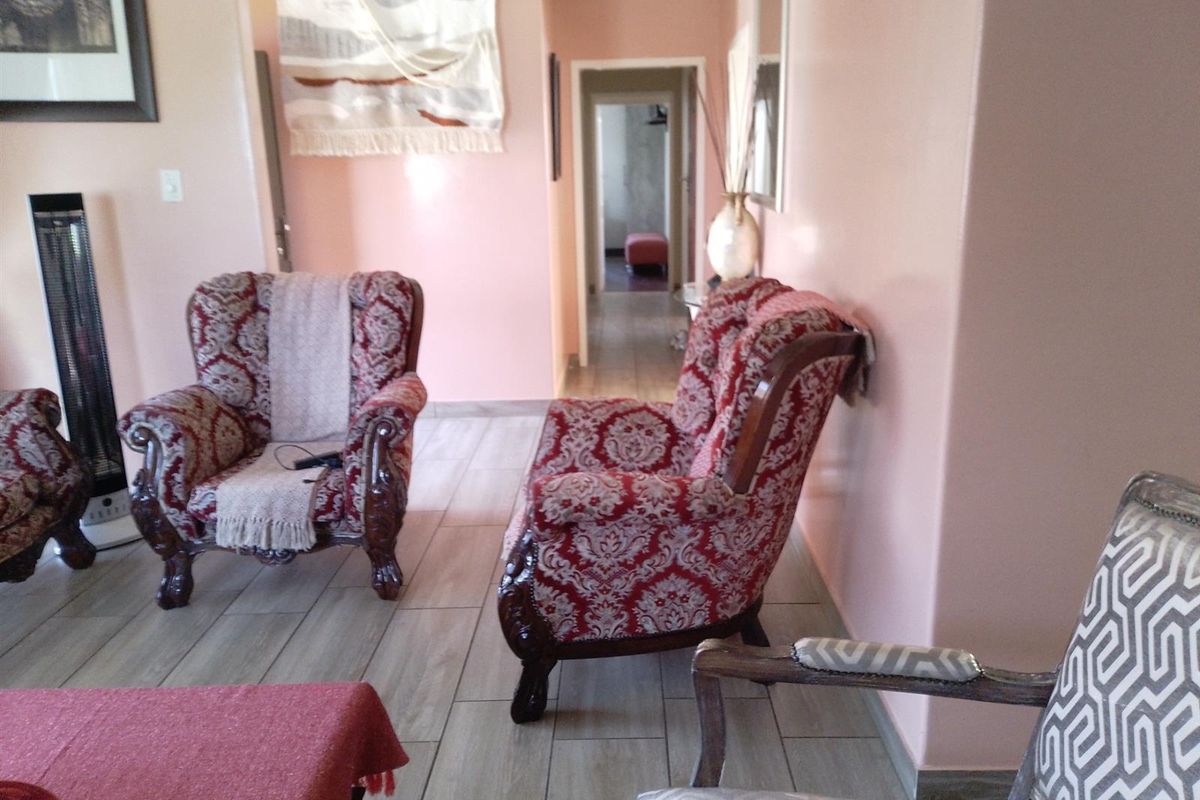 Stunning 3-Bed Family Home With A Massive Beautiful Yard in Blairgowrie. - Photo 5