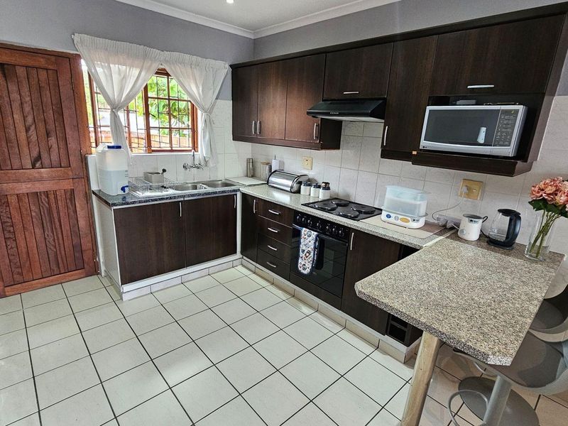 Lovely 2 bedroom, 2 bathroom Townhouse For Sale in the Eco Estate in Margate - Photo 7