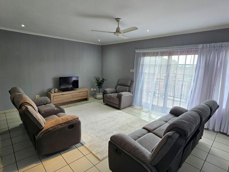 Lovely 2 bedroom, 2 bathroom Townhouse For Sale in the Eco Estate in Margate - Photo 5