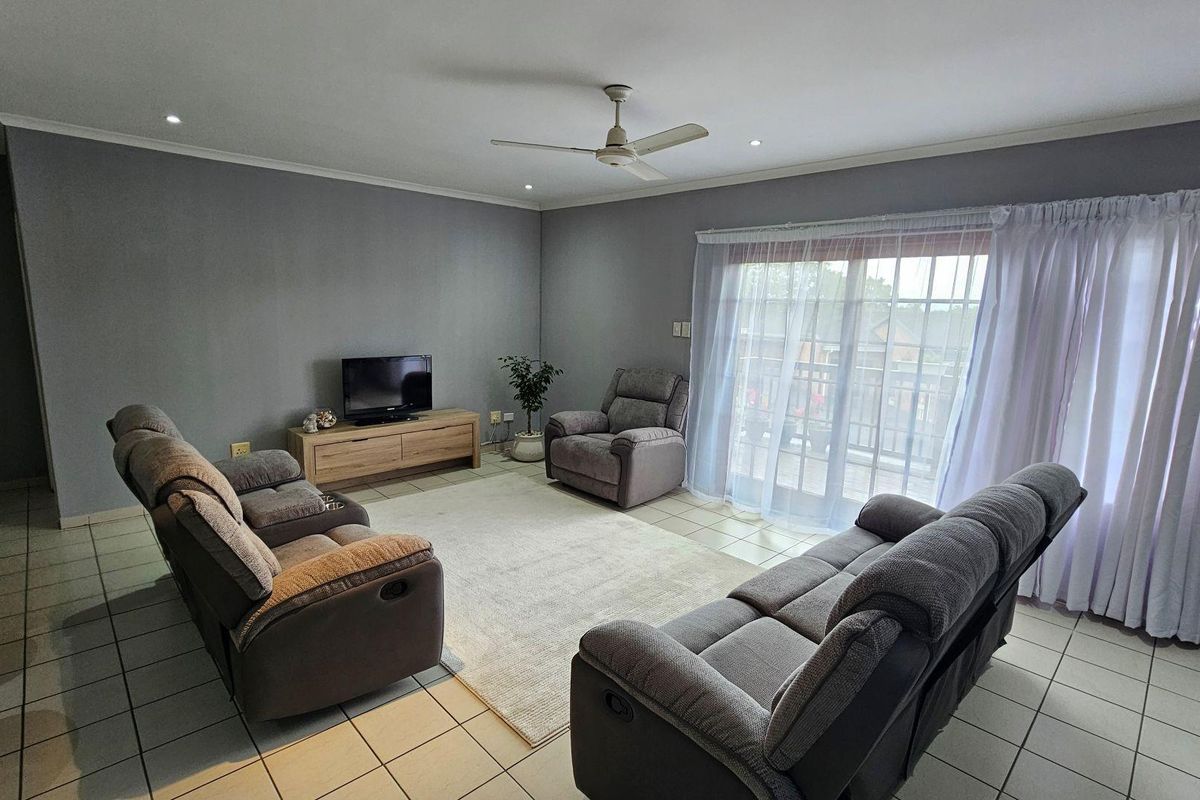 Lovely 2 bedroom, 2 bathroom Townhouse For Sale in the Eco Estate in Margate - Photo 5