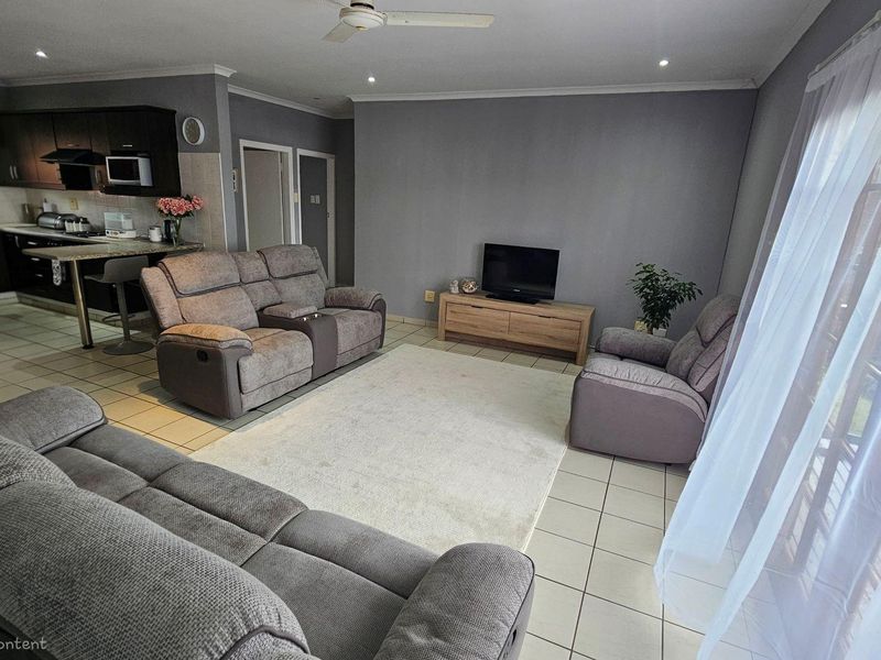 Lovely 2 bedroom, 2 bathroom Townhouse For Sale in the Eco Estate in Margate - Photo 4