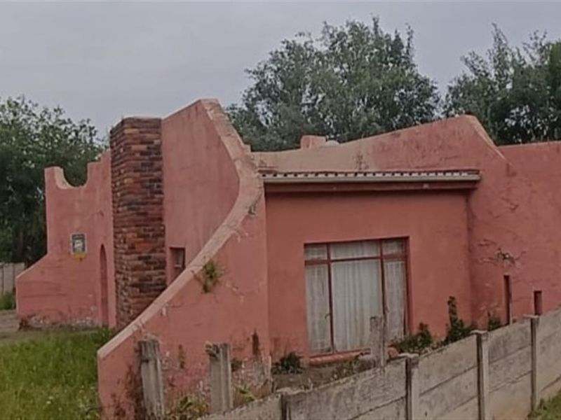 House For Sale in Lennoxton, Newcastle, KwaZulu Natal - Photo 2