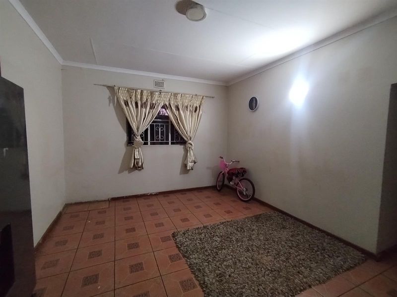 House For Sale in Lennoxton, Newcastle, KwaZulu Natal - Photo 9