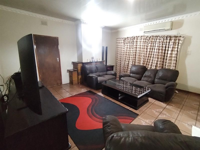 House For Sale in Lennoxton, Newcastle, KwaZulu Natal - Photo 8