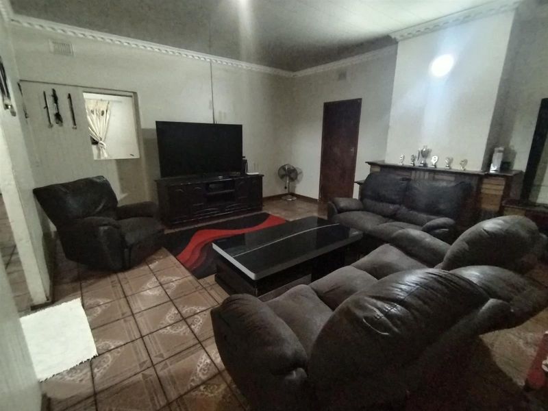 House For Sale in Lennoxton, Newcastle, KwaZulu Natal - Photo 7