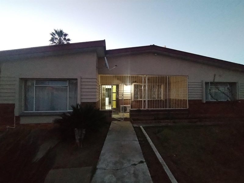 House For Sale in Lennoxton, Newcastle, KwaZulu Natal - Photo 5