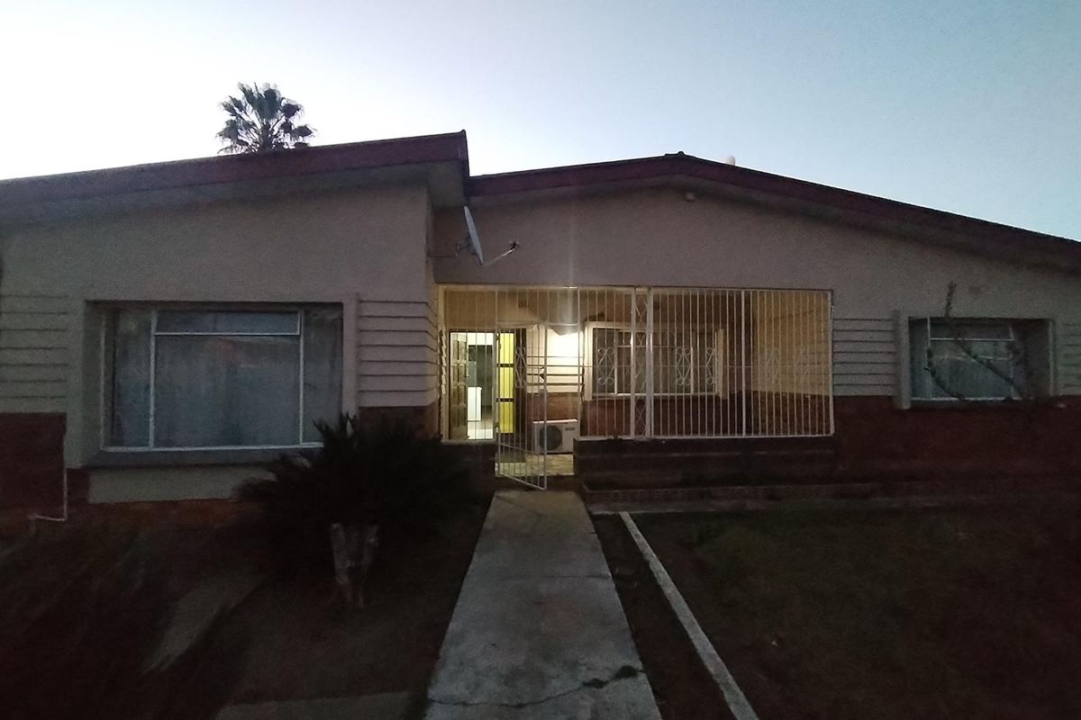 House For Sale in Lennoxton, Newcastle, KwaZulu Natal - Photo 5