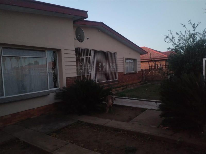 House For Sale in Lennoxton, Newcastle, KwaZulu Natal - Photo 3