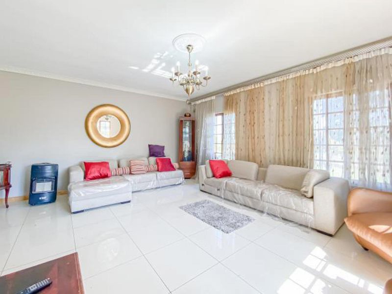 House For Sale in Durbanville - Photo 9
