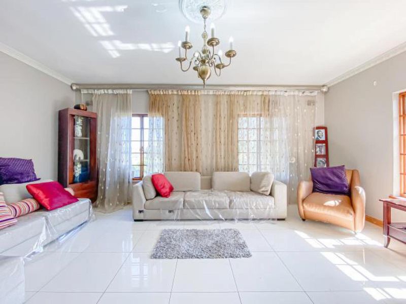 House For Sale in Durbanville - Photo 8