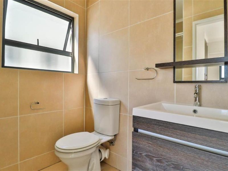 MODERN LIVING WITH UNBEATABLE LIFESTYLE APPEAL - Photo 7