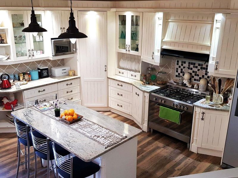 Beachfront Home with Private Beach Access in Ferreira Town - Jeffreys Bay - Photo 10