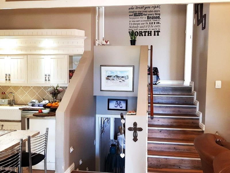 Beachfront Home with Private Beach Access in Ferreira Town - Jeffreys Bay - Photo 9