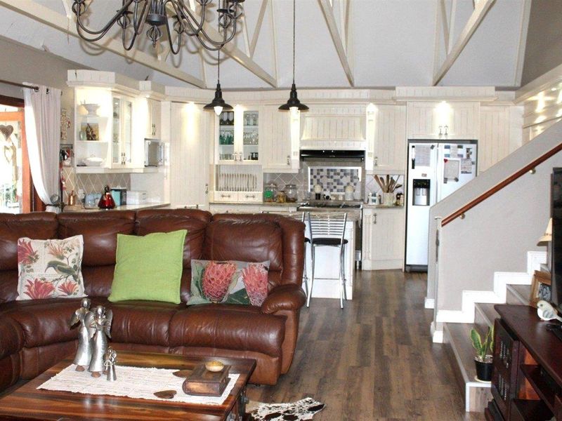 Beachfront Home with Private Beach Access in Ferreira Town - Jeffreys Bay - Photo 7