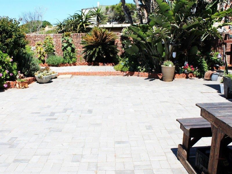 Beachfront Home with Private Beach Access in Ferreira Town - Jeffreys Bay - Photo 6