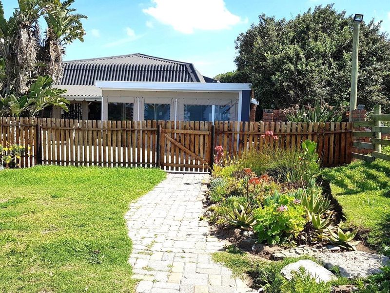 Beachfront Home with Private Beach Access in Ferreira Town - Jeffreys Bay - Photo 4