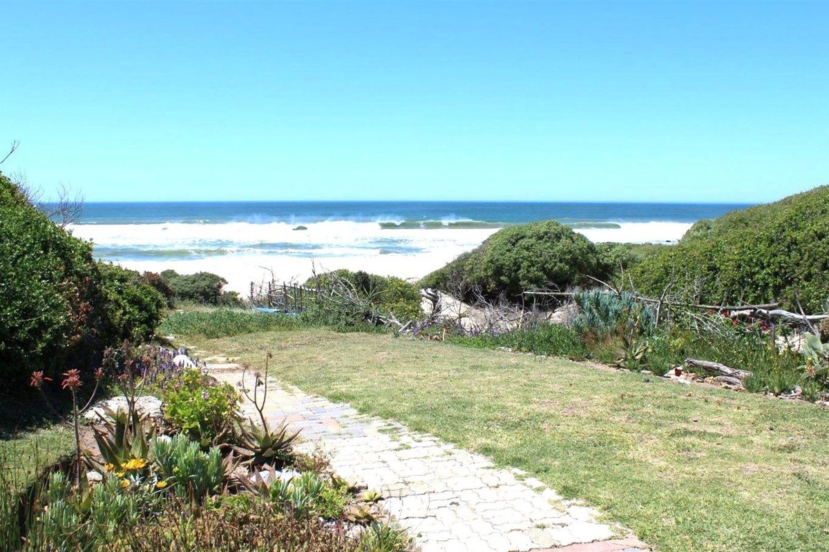Beachfront Home with Private Beach Access in Ferreira Town - Jeffreys Bay - Photo 3