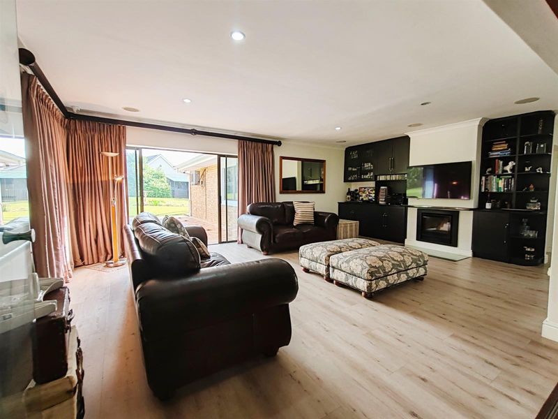 Exclusive Property in Vierlanden, Durbanville. Luxury, Sustainability and Development Potential - Photo 10