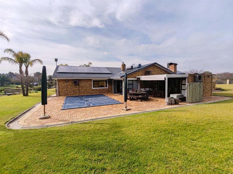 Exclusive Property in Vierlanden, Durbanville. Luxury, Sustainability and Development Potential - Photo 2