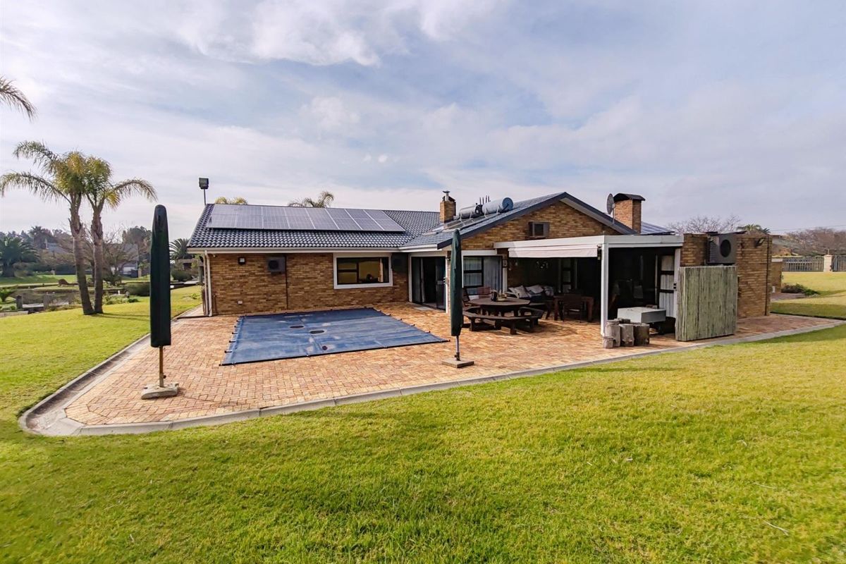 Exclusive Property in Vierlanden, Durbanville. Luxury, Sustainability and Development Potential - Photo 2