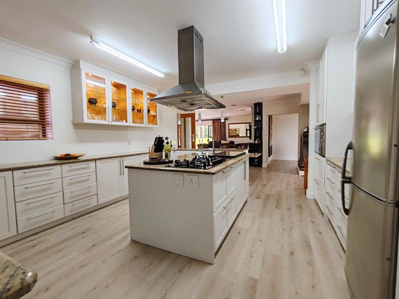 Exclusive Property in Vierlanden, Durbanville. Luxury, Sustainability and Development Potential - Photo 8